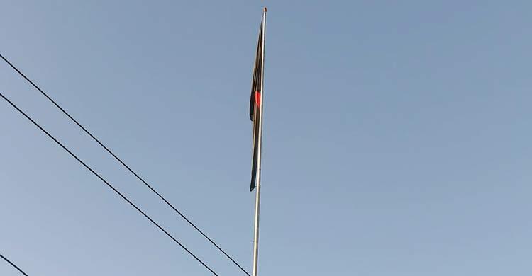 বাংলাবান্ধা সীমান্তে ১১৭ ফুট উঁচুতে উড়লো বাংলাদেশের পতাকা