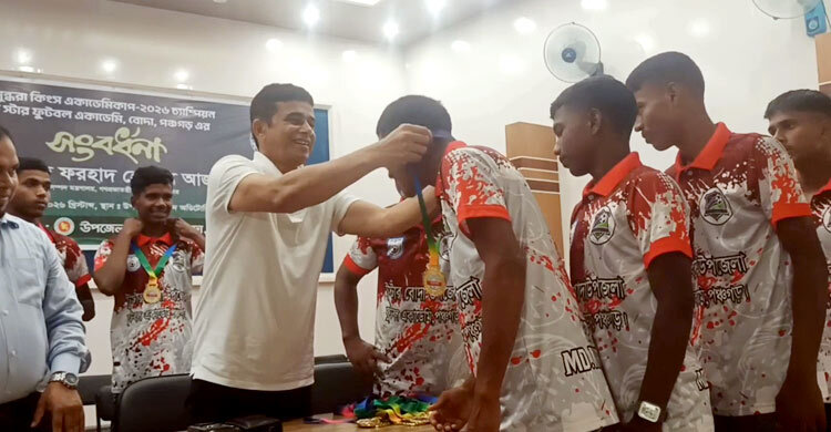 শিশুদের মাঠমুখী করতে পারলে মোবাইলের নেতিবাচক প্রভাব কমানো সম্ভব