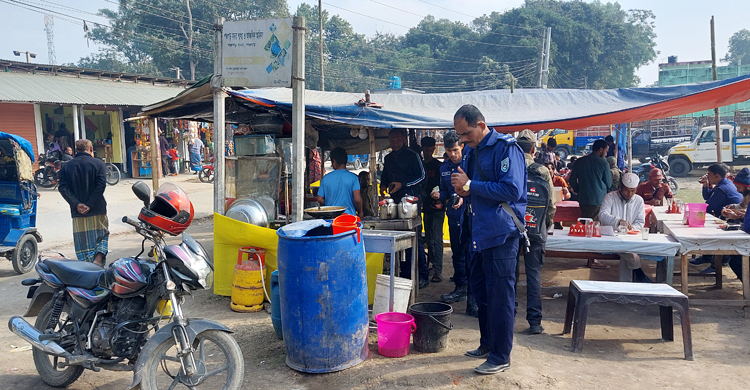 মৃদু শৈত্যপ্রবাহে স্বস্তি দিচ্ছে ঝলমলে রোদ