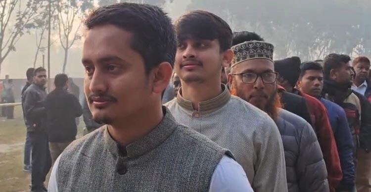 শান্তিপূর্ণ পরিবেশে দীর্ঘ লাইনে দাঁড়িয়ে ভোট দিলেন সারজিস