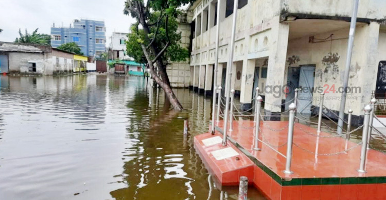 শ্রেণিকক্ষেও পানি, কুষ্টিয়ায় দুই শিক্ষাপ্রতিষ্ঠানে ছুটি ঘোষণা