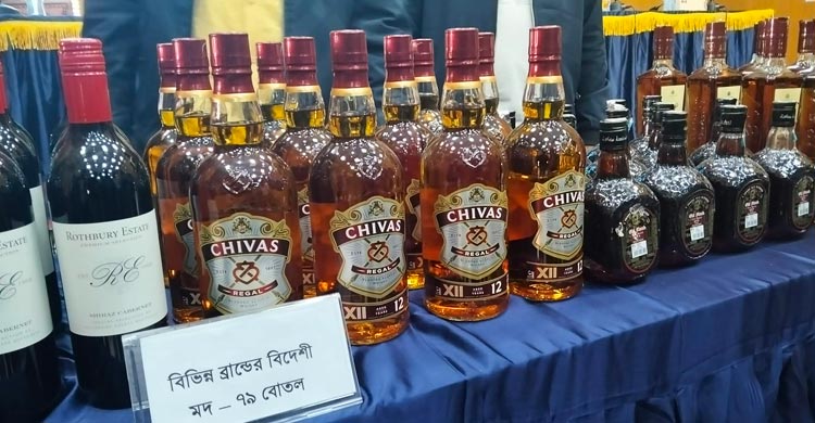 বসুন্ধরায় আবাসিক ভবনে ভেজাল মদের কারখানা, গ্রেফতার ৩