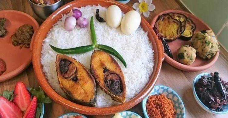 পহেলা বৈশাখে পান্তা-ইলিশ: ঐতিহ্য রাখতে হিমশিম খাচ্ছে মধ্যবিত্তের পকেট