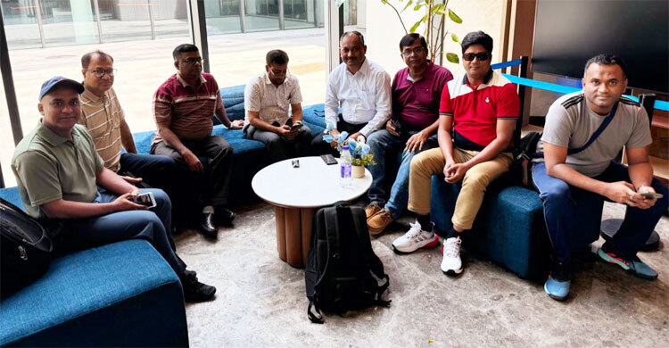 তবুও চীন ভ্রমণে গেলেন তারা