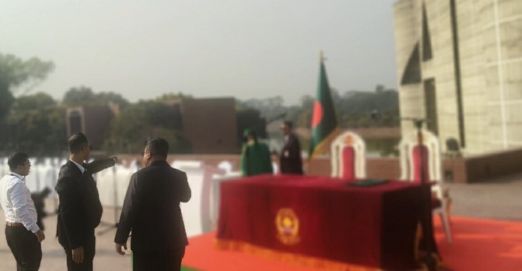 মন্ত্রিসভার শপথের জন্য প্রস্তুত জাতীয় সংসদের দক্ষিণ প্লাজা