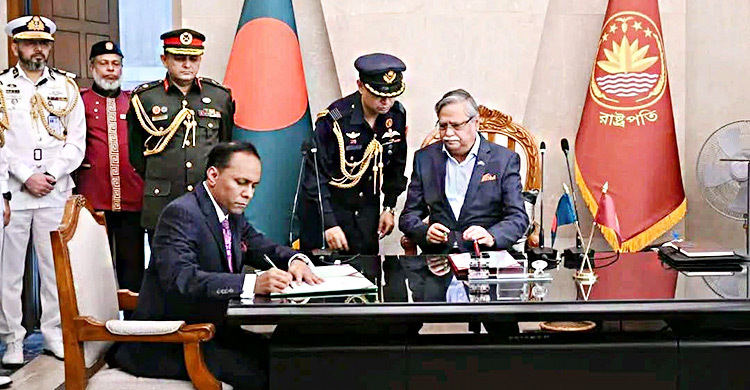 বাবা ছিলেন ইউপি চেয়ারম্যান, ছেলে ডেপুটি স্পিকার