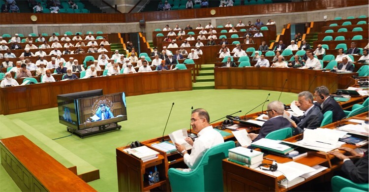 গভীর সমুদ্রে জেলেদের পাহারা দেওয়ার ব্যবস্থা করা হবে: মৎসমন্ত্রী