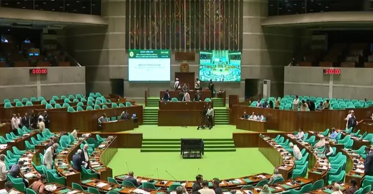 সাংবাদিকদের ওয়েজ বোর্ড বাস্তবায়নের দাবি সংসদে