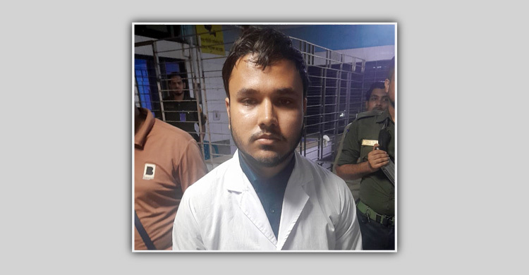 ঢাকা মেডিকেলে সহকারীসহ ভুয়া চিকিৎসক আটক