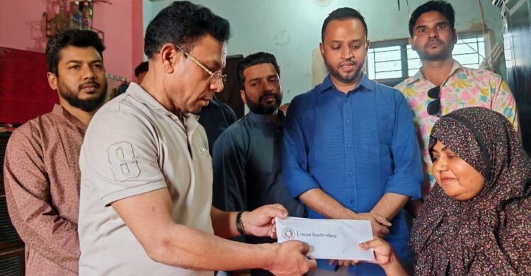 দুই কিডনিই বিকল নুসরাতের চিকিৎসায় পাশে দাঁড়ালেন প্রধানমন্ত্রী