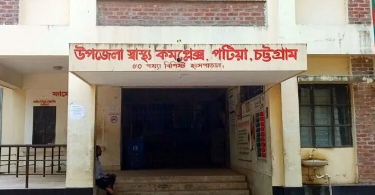 দুই বাসের মুখোমুখি সংঘর্ষে আরেক বাসের ধাক্কা, নিহত ১