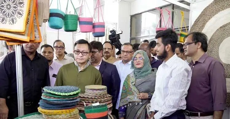 কৃষককে ন্যায্যমূল্য দিতে হলে পাটপণ্যের বহুমুখীকরণ জরুরি: পাটমন্ত্রী