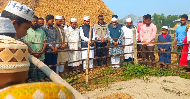 মায়ের কবর জিয়ারতের মধ্য দিয়ে নির্বাচনি প্রচারণা শুরু করলেন নুর