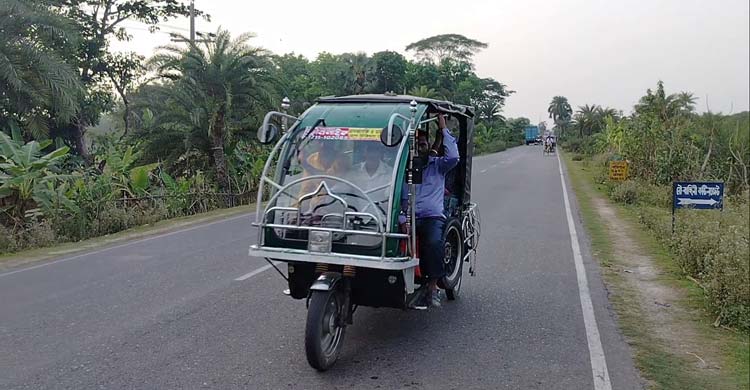 মহাসড়কে অটোরিকশা চালাতে মাসপ্রতি গুনতে হয় হাজার টাকা