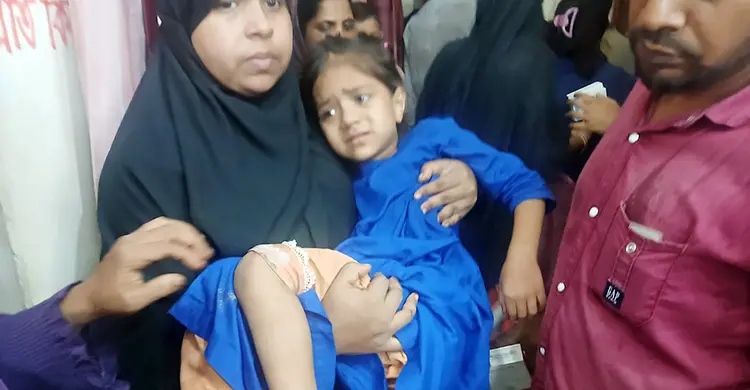 এক পাগলা কুকুরে দুমকি জুড়ে আতঙ্ক, শিশুসহ আহত ১০