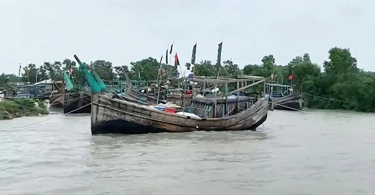 বঙ্গোপসাগরে ট্রলারডুবিতে নিখোঁজ ১১ জেলের মধ্যে ৫ জনকে উদ্ধার