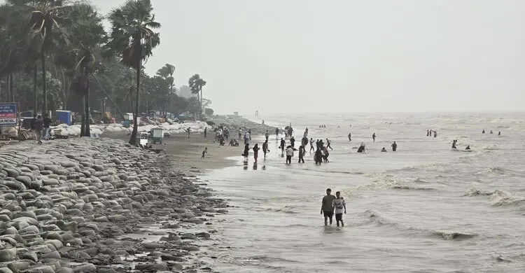 কুয়াকাটায় পর্যটক খরা, বাতিল হচ্ছে হোটেল বুকিং