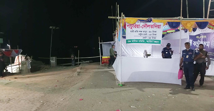 পাটুরিয়ায় যাত্রী-টিকিট কালেক্টরদের মধ্যে হাতাহাতি, লঞ্চ চলাচল বন্ধ