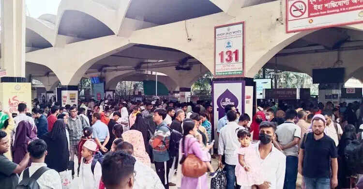 Third day of Eid sees crowds flock to Kamalapur