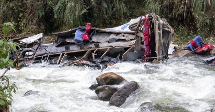 25 dead in Peru after bus plunges into ravine