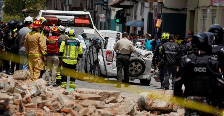 Strong earthquake kills 14 in Ecuador, 1 in Peru