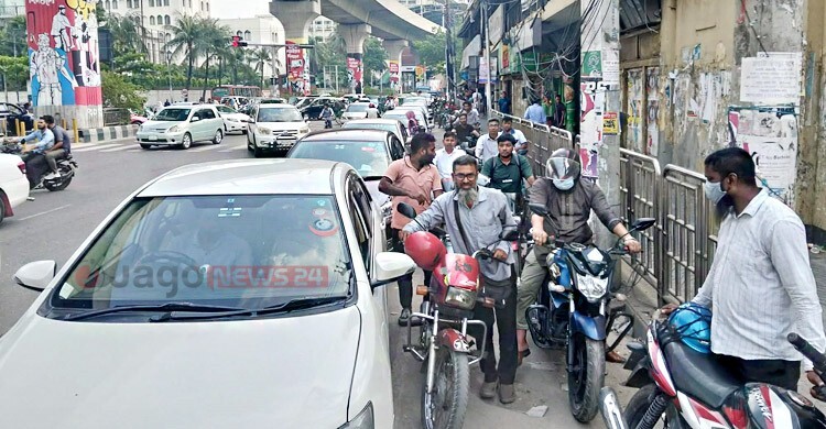 তেল নিতে পাম্পগুলোতে লম্বা সারি, অপেক্ষা ঘণ্টার পর ঘণ্টা
