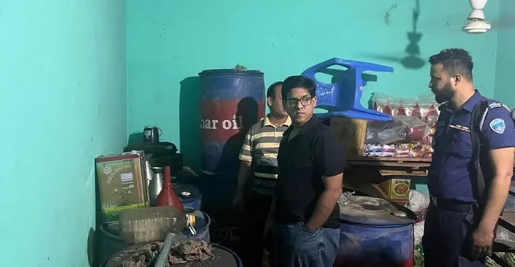 চাঁদপুরে অবৈধ মজুত ৩৫০ লিটার ডিজেল জব্দ, ব্যবসায়ী আটক