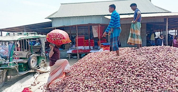 খুলনায় রোজার আগে পেঁয়াজে সুখবর