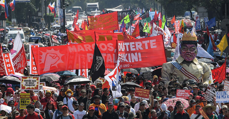 ফিলিপাইনে প্রেসিডেন্টের পদত্যাগ দাবিতে বিক্ষোভ