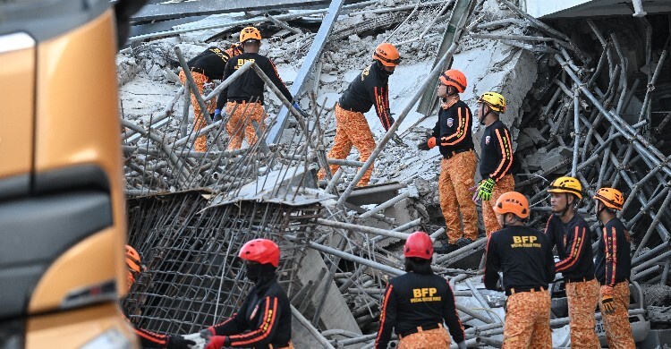 ফিলিপাইনে নির্মাণাধীন ৯ তলা ভবন ধসে নিখোঁজ ২১