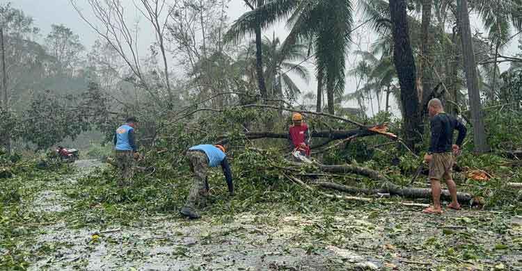 ভয়াবহ টাইফুনের কবলে ফিলিপাইন, বন্যায় দুজনের মৃত্যু