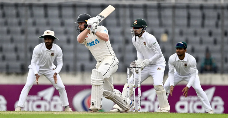 আউট হয়ে মাঠ ছাড়ার আগে লেগ আম্পায়ারকে কী বলেছিলেন ফিলিপস?