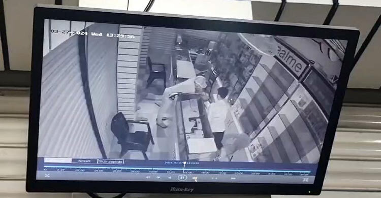 এক দোকান থেকে সাড়ে তিনশ মোবাইলফোন চুরি