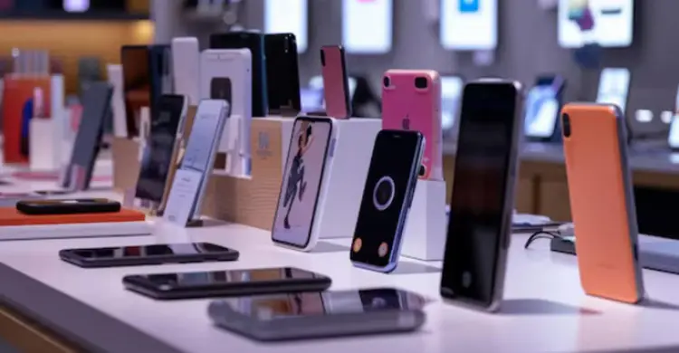 ৫৫০০ টাকা পর্যন্ত কমতে পারে মোবাইল ফোনের দাম, কার্যকর শিগগির