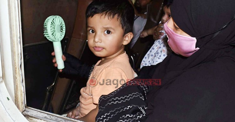 ঈদযাত্রা: নিরাপদ ও স্বস্তিতে বাড়ি ফিরতে অনেকের পছন্দ ট্রেন