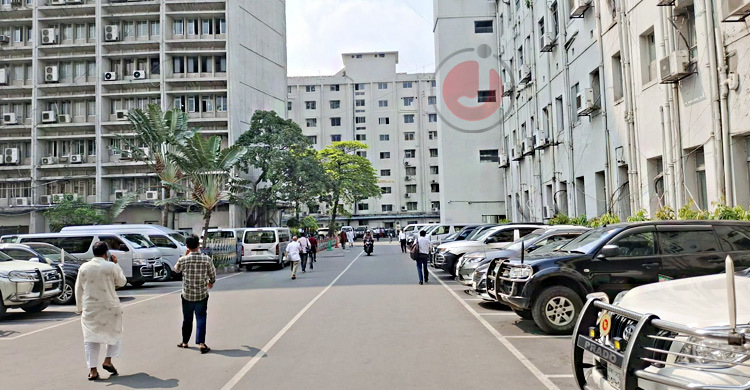 ঈদের ছুটি শেষে খুলেছে অফিস