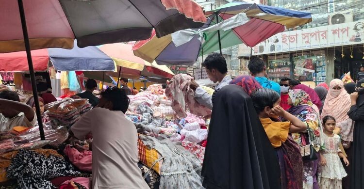 ঈদের কেনাকাটা: সাধ্যের মধ্যে সবই মেলে মোহাম্মদপুরের যে মার্কেটে