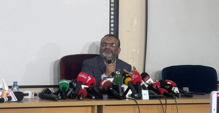 দায়িত্ব থেকে সরে দাঁড়াতে চান ঢাবি ভিসি