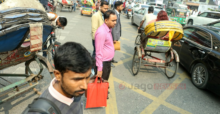 ছুটির ফাঁদে দেশ, ঢাকায় গণপরিবহন সংকট