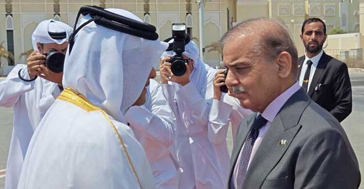 কাতারকে সংহতি জানাতে দোহায় শাহবাজ শরিফ