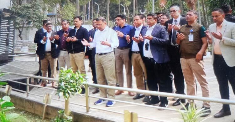 পিলখানায় শহীদ ৫৭ সেনা কর্মকর্তার কবর জিয়ারত তারেক রহমানের