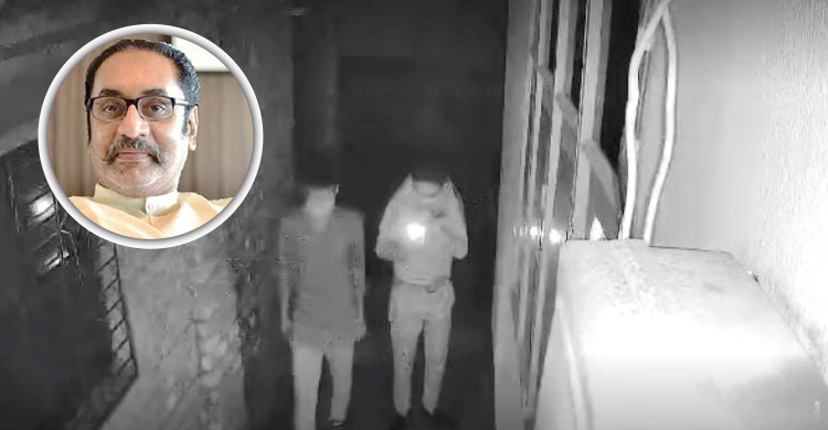 বগুড়ায় পিনাকী ভট্টাচার্যের বাড়ির সামনে আগুন দেওয়ার অভিযোগ