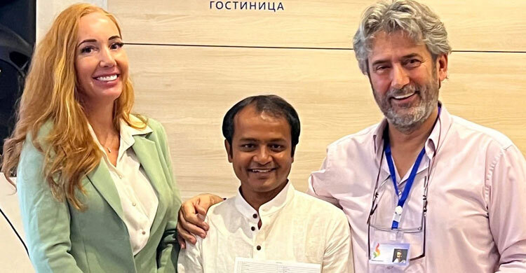 ফটো অলিম্পিয়াডে সোনা জয়ী পিনু রহমানকে রুশ রাষ্ট্রদূতের অভিনন্দন