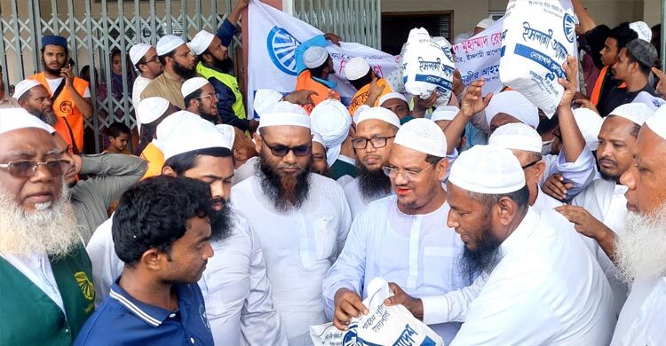 বাংলাদেশকে পঙ্গুরাষ্ট্র বানাতে চায় ভারত: চরমোনাই পির