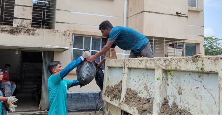 পিরোজপুর জেলা কারাগারে পরিচ্ছন্নতা অভিযান