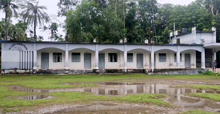 সব ছাত্রী বিবাহিত, তাই পাস করেনি কেউ!