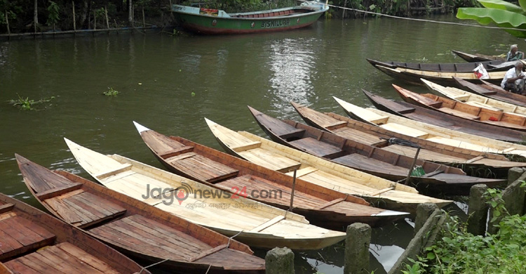 ভাসমান নৌকার হাটে মৌসুমে বেচাকেনা ১৫-১৬ কোটি