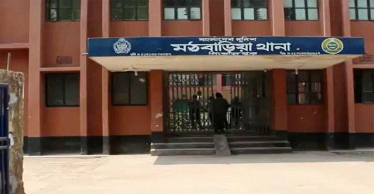 মেঝেতে পড়ে ছিল গৃহবধূর মরদেহ, স্বামী ও শ্বশুর আটক