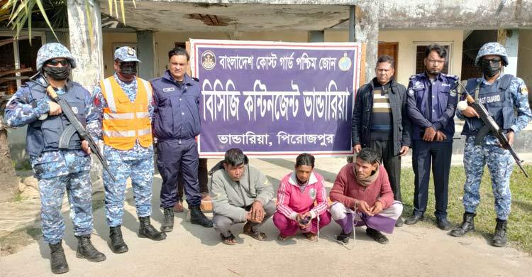 পিরোজপুরে নদীতে বিষ দিয়ে মাছ ধরায় ৩ জেলের কারাদণ্ড