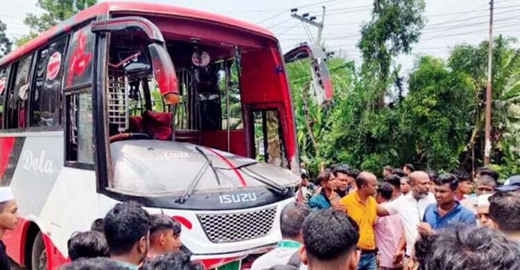 ঈদের দিনই সন্তানসহ প্রাণ গেল দম্পতির